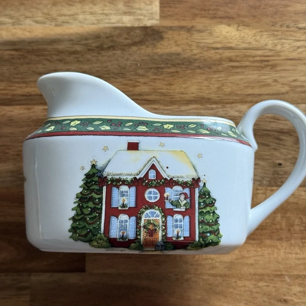 Portmeirion Studio Susan Winget A Christmas Story Creamer Holiday‎ Winter Carols